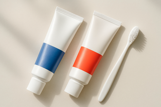 Ilustração para o artigo: Sensodyne vs Colgate Sensível: Qual a Melhor Pasta para Dentes Sensíveis?