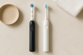 Ilustração para o artigo: Escova Elétrica Oral-B vs Philips Sonicare: Qual é a Melhor Escolha?