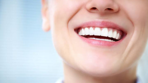 Alimentos que Branqueiam os Dentes Naturalmente: O Que Diz a Ciência