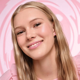 Essence Alice in Wonderland Iluminador – Glowin' Down The Rabbit Hole