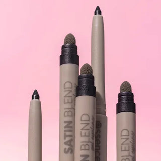 Essence Satin Blend Eyeliner em Gel 01 – Precisão & Longa Duração