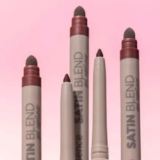 Delineador de ojos en gel Essence Satin Blend 05: precisión y larga duración