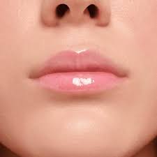 Essence Alice in Wonderland Gloss – Wear A Smile