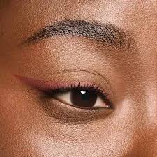 Delineador de ojos en gel Essence Satin Blend 05: precisión y larga duración