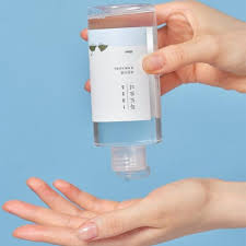 Round Lab 1025 Dokdo Nourishing Toner 100mL – Hidratação & Esfoliação